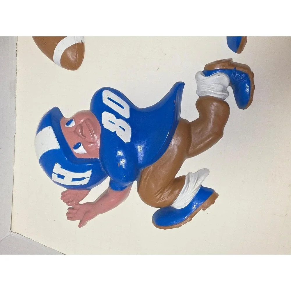 vintage 1980 Hoda plastic wall plaque football players (set 6581)